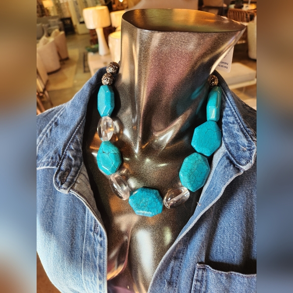 New to the Boutique✨️Blue Howlite & Vintage Silvertone Beaded Necklace - Picture 8 of 16